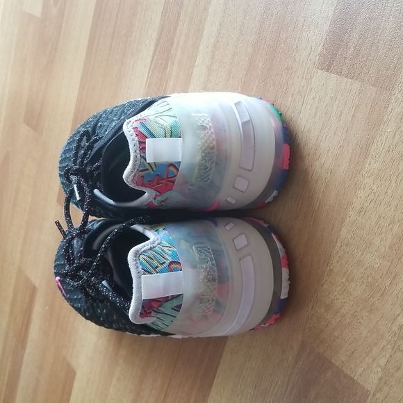 Nike Lebron 18 - Picture 5 of 8